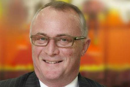 Stephen Catlin announces retirement